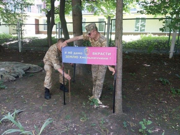 Новини Хмельницького - фото з У Хмельницькому військові вийшли на протест, бо їм не дають землю У Хмельницькому військові вийшли на протест, бо їм не дають землю, фото №4 на сайті vsim.ua