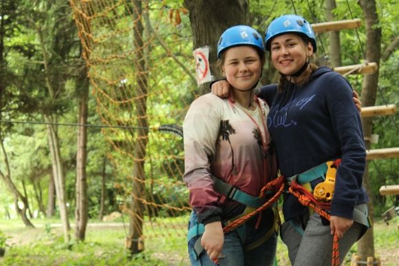 Надія (ліворуч) та  Даша (праворуч)