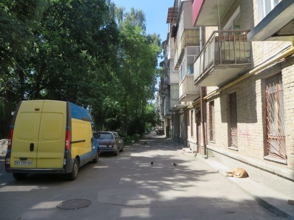 Чому мешканці Старокостянтинівського шосе відмовились від ремонту двору на мільйон? на сайті vsim.ua Чому мешканці Старокостянтинівського шосе відмовились від ремонту двору на мільйон?, фото №1 на сайті vsim.ua