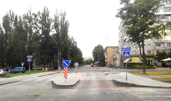 На Космонавтів відкрили перший у місті підвищений перехід для пішоходів (ФОТО), фото №3 на сайті 20minut.ua