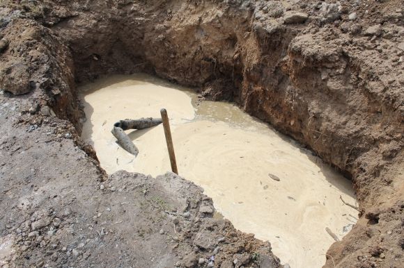 «Багно стікало до Електромережі». Знову в Сабарові прорвало каналізацію, фото №2 на сайті 20minut.ua