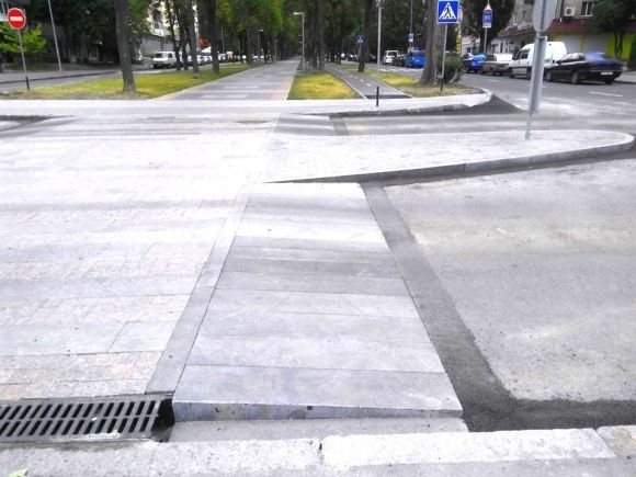 На Космонавтів відкрили перший у місті підвищений перехід для пішоходів (ФОТО), фото №5 на сайті 20minut.ua