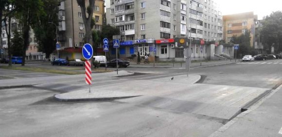 На Космонавтів відкрили перший у місті підвищений перехід для пішоходів (ФОТО), фото №4 на сайті 20minut.ua