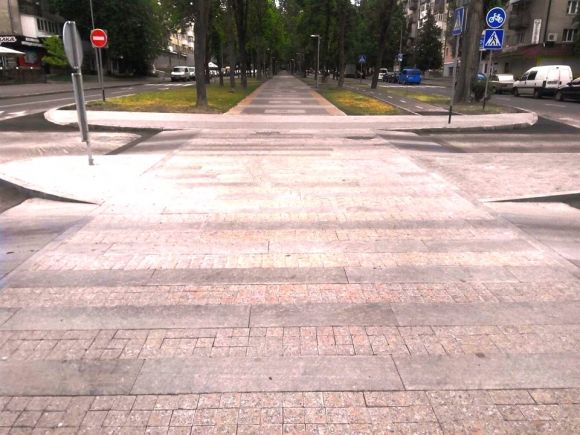 На Космонавтів відкрили перший у місті підвищений перехід для пішоходів (ФОТО), фото №6 на сайті 20minut.ua