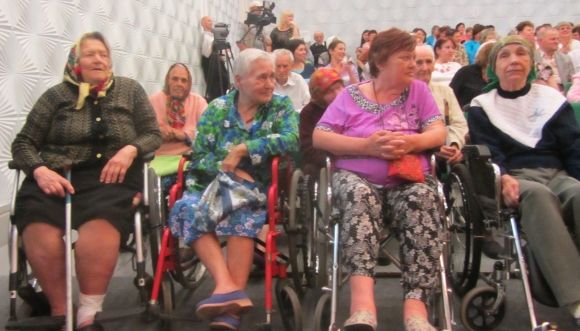 Вони одружилися! Йому – 75, вона молодша на чотири роки, фото №9 на сайті 20minut.ua