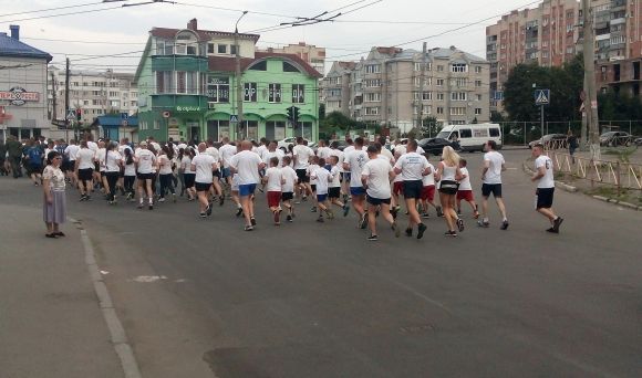 Сотні поліцейських покинули всі справи, щоб пробігтися центром Хмельницького на сайті vsim.ua Сотні поліцейських покинули всі справи, щоб пробігтися центром Хмельницького, фото №4 на сайті vsim.ua