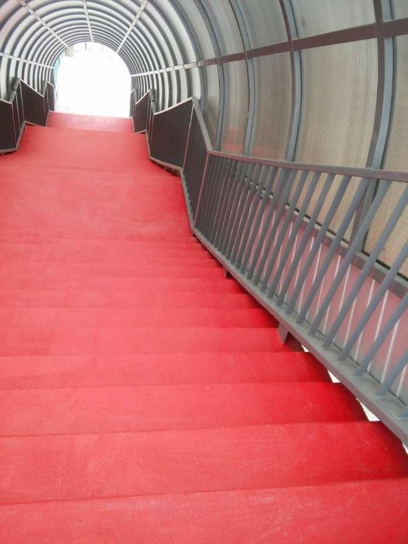 Пішохідний міст-тунель через колію уже частково відкрили на сайті 20minut.ua Пішохідний міст-тунель через колію уже частково відкрили, фото №2 на сайті 20minut.ua