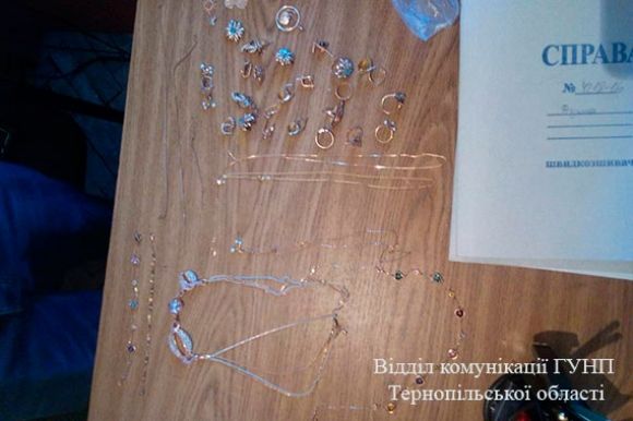 На "Дружбі" спіймали квартирних злодіїв, які обікрали тернополянку на півмільйона, фото №2 на сайті 20minut.ua
