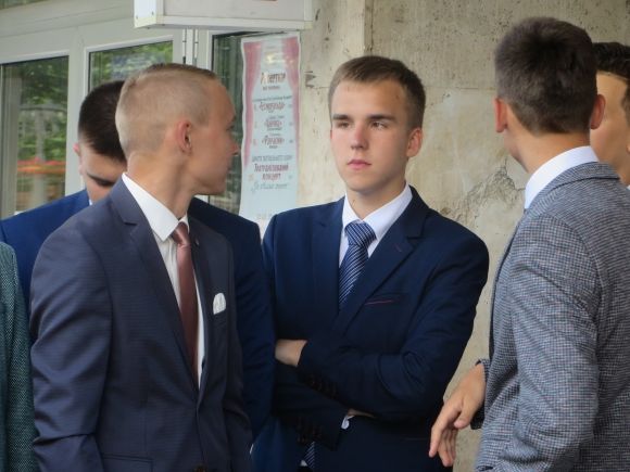 Випуск-2017: що вдягнули і скільки витратили на одяг школярі, фото №18 на сайті vsim.ua