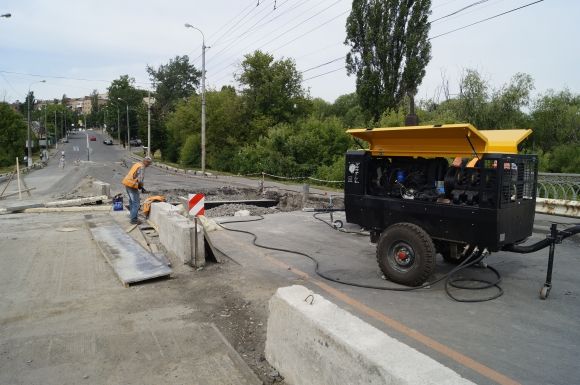 Десять днів, як перекрили Київський міст. Що там встигли зробити? (ФОТО), фото №2 на сайті 20minut.ua
