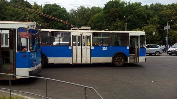 На Пирогова виник затор з тролейбусів і трамваїв. Все через замінування "Феріде", фото №2 на сайті 20minut.ua