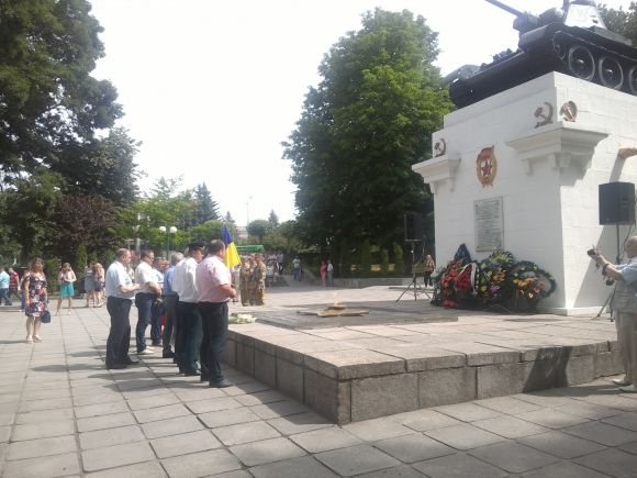 Фото дня: Кам'янець приєднався до вшанування пам'яті жертв війни, фото №1 на сайті 20minut.ua