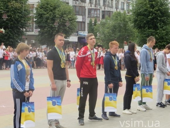 Хмельницькі відмінники виїжджають вчитися до столиці на сайті vsim.ua Хмельницькі відмінники виїжджають вчитися до столиці, фото №10 на сайті vsim.ua