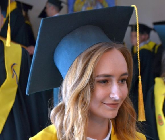 Без військової форми, але з дипломами. В прикордонній академії пройшов випуск студентів, фото №2 на сайті vsim.ua