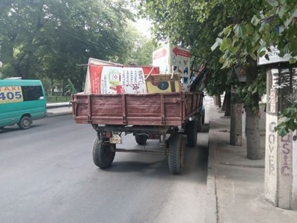 Змели, як сміття. Центральні вулиці Хмельницького розчистили від реклами на сайті vsim.ua Змели, як сміття. Центральні вулиці Хмельницького розчистили від реклами, фото №1 на сайті vsim.ua