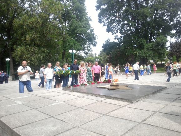 Фото дня: Кам'янець приєднався до вшанування пам'яті жертв війни, фото №2 на сайті 20minut.ua