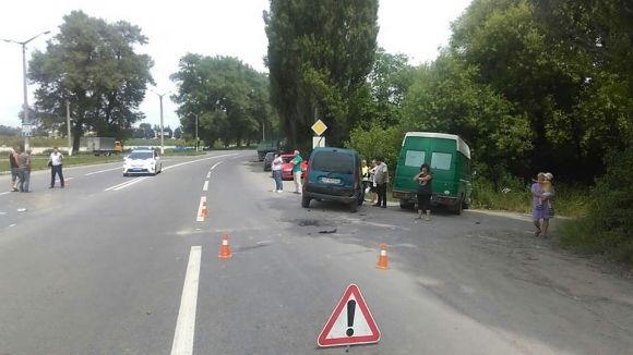 У Кам'янці в ДТП зіткнулися три автомобіля (ФОТО) на сайті 20minut.ua У Кам'янці в ДТП зіткнулися три автомобіля (ФОТО), фото №1 на сайті 20minut.ua