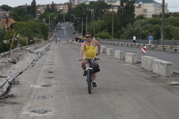 Десять днів, як перекрили Київський міст. Що там встигли зробити? (ФОТО), фото №12 на сайті 20minut.ua