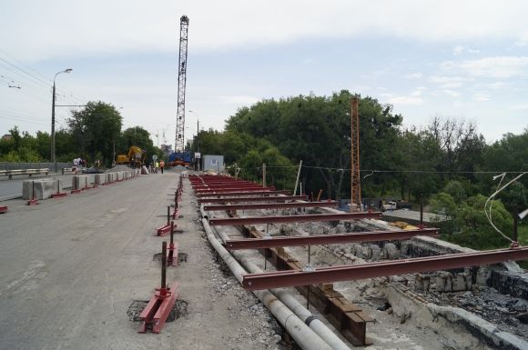 Десять днів, як перекрили Київський міст. Що там встигли зробити? (ФОТО), фото №9 на сайті 20minut.ua