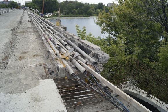Десять днів, як перекрили Київський міст. Що там встигли зробити? (ФОТО), фото №7 на сайті 20minut.ua