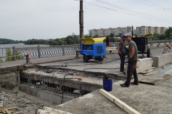 Десять днів, як перекрили Київський міст. Що там встигли зробити? (ФОТО), фото №1 на сайті 20minut.ua