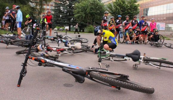 200 кілометрів навколо Вінниці за 13,5 годин: стартував велозаїзд «Пиріжковий» (ФОТО) на сайті 20minut.ua 200 кілометрів навколо Вінниці за 13,5 годин: стартував велозаїзд «Пиріжковий» (ФОТО), фото №11 на сайті 20minut.ua