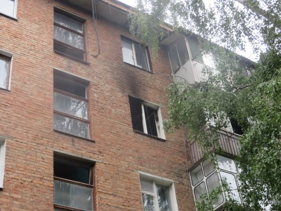 «Прибігла сусідка і крикнула - горимо!», - жителі розповіли про пожежу квартири на Зарічанській на сайті vsim.ua «Прибігла сусідка і крикнула - горимо!», - жителі розповіли про пожежу квартири на Зарічанській, фото №6 на сайті vsim.ua