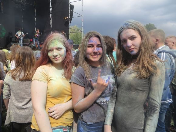 Яскраві і мокрі: на ювілейному "Green Fest" обкидались фарбами холі і пінились просто неба (ФОТО), фото №12 на сайті vsim.ua