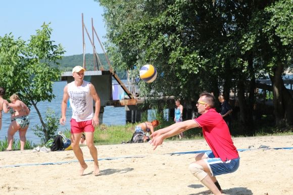 На Циганці спекотна гра у волейбол (ВІДЕО), фото №3 на сайті 20minut.ua