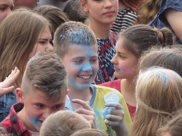 Яскраві і мокрі: на ювілейному "Green Fest" обкидались фарбами холі і пінились просто неба (ФОТО), фото №4 на сайті vsim.ua