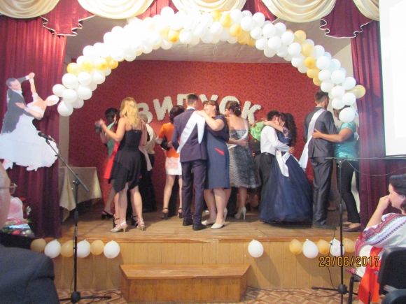 Для випускників влаштували свято на сайті 20minut.ua Для випускників влаштували свято, фото №14 на сайті 20minut.ua