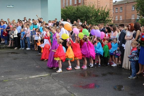 В Козятині вітали 146 випускників на сайті 20minut.ua В Козятині вітали 146 випускників, фото №7 на сайті 20minut.ua