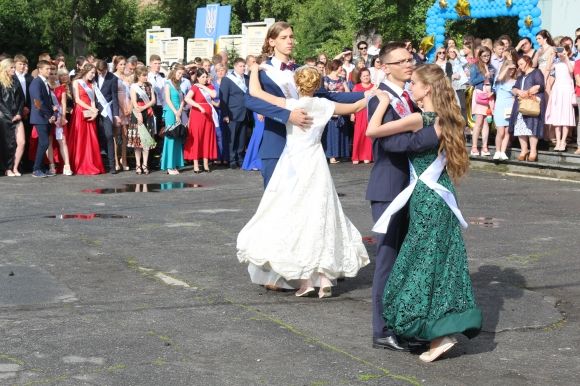 В Козятині вітали 146 випускників на сайті 20minut.ua В Козятині вітали 146 випускників, фото №9 на сайті 20minut.ua
