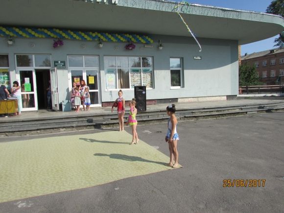 День молоді святкували тільки діти на сайті 20minut.ua День молоді святкували тільки діти, фото №12 на сайті 20minut.ua