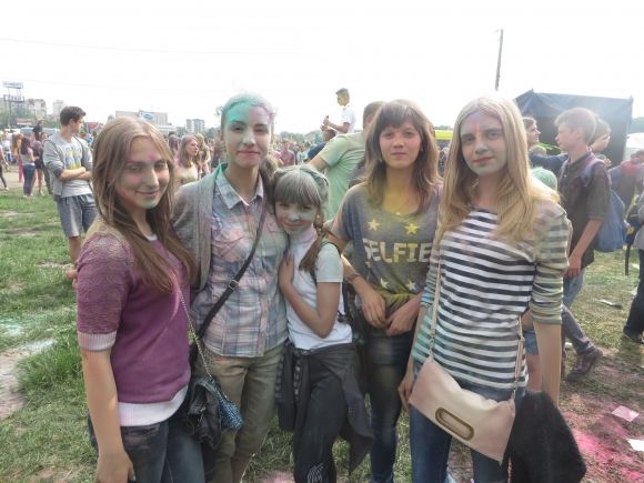 Яскраві і мокрі: на ювілейному "Green Fest" обкидались фарбами холі і пінились просто неба (ФОТО), фото №14 на сайті vsim.ua