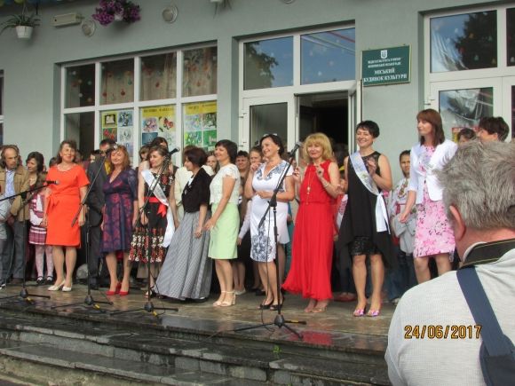 Для випускників влаштували свято на сайті 20minut.ua Для випускників влаштували свято, фото №64 на сайті 20minut.ua