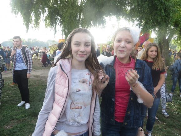 Яскраві і мокрі: на ювілейному "Green Fest" обкидались фарбами холі і пінились просто неба (ФОТО), фото №28 на сайті vsim.ua