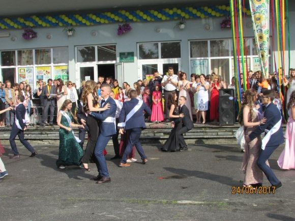 Для випускників влаштували свято на сайті 20minut.ua Для випускників влаштували свято, фото №73 на сайті 20minut.ua