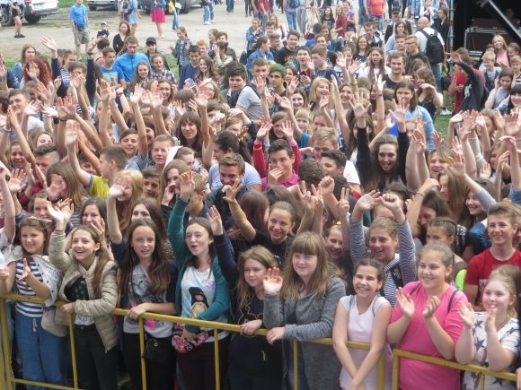 Яскраві і мокрі: на ювілейному "Green Fest" обкидались фарбами холі і пінились просто неба (ФОТО), фото №1 на сайті vsim.ua