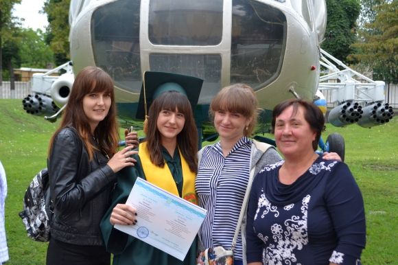 Без військової форми, але з дипломами. В прикордонній академії пройшов випуск студентів, фото №10 на сайті vsim.ua