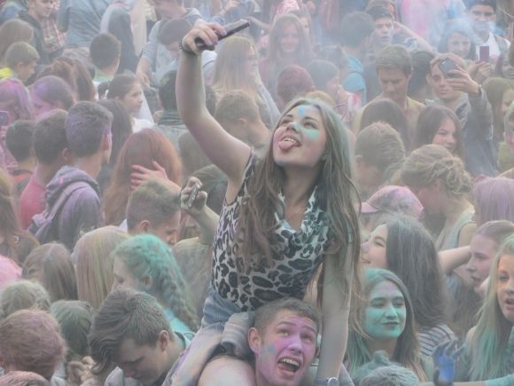 Яскраві і мокрі: на ювілейному "Green Fest" обкидались фарбами холі і пінились просто неба (ФОТО), фото №7 на сайті vsim.ua