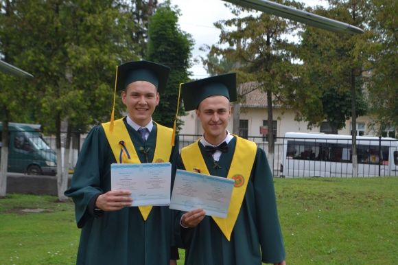 Без військової форми, але з дипломами. В прикордонній академії пройшов випуск студентів, фото №11 на сайті vsim.ua