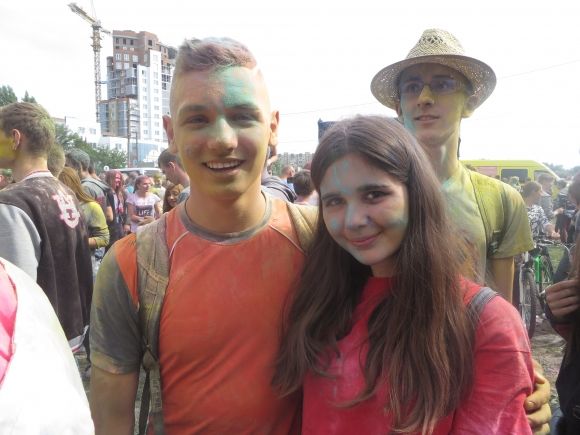 Яскраві і мокрі: на ювілейному "Green Fest" обкидались фарбами холі і пінились просто неба (ФОТО), фото №16 на сайті vsim.ua