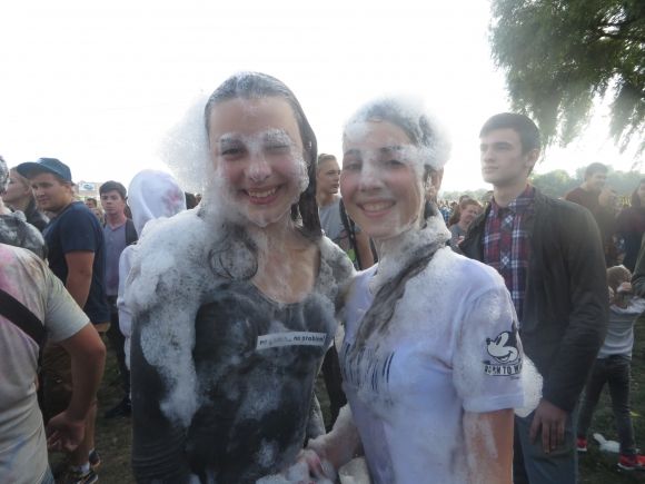 Яскраві і мокрі: на ювілейному "Green Fest" обкидались фарбами холі і пінились просто неба (ФОТО), фото №31 на сайті vsim.ua