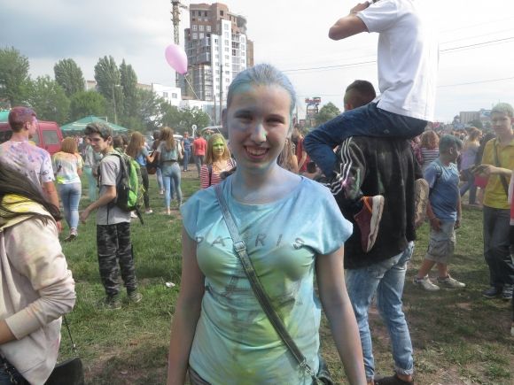 Яскраві і мокрі: на ювілейному "Green Fest" обкидались фарбами холі і пінились просто неба (ФОТО), фото №13 на сайті vsim.ua
