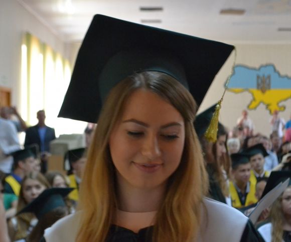 Без військової форми, але з дипломами. В прикордонній академії пройшов випуск студентів, фото №7 на сайті vsim.ua