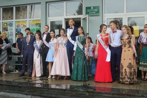 В Козятині вітали 146 випускників на сайті 20minut.ua В Козятині вітали 146 випускників, фото №1 на сайті 20minut.ua