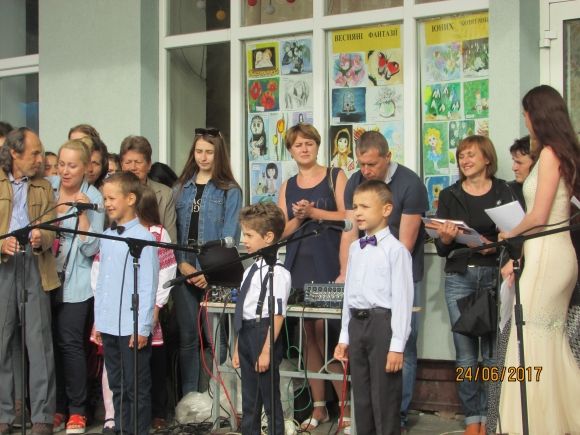 Для випускників влаштували свято на сайті 20minut.ua Для випускників влаштували свято, фото №61 на сайті 20minut.ua