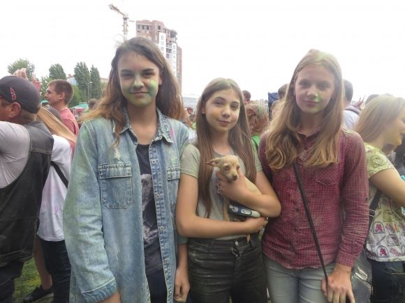 Яскраві і мокрі: на ювілейному "Green Fest" обкидались фарбами холі і пінились просто неба (ФОТО), фото №20 на сайті vsim.ua