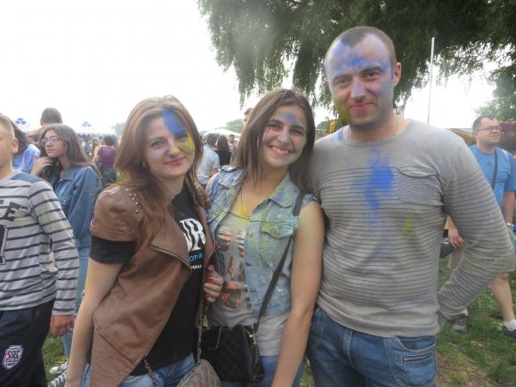 Яскраві і мокрі: на ювілейному "Green Fest" обкидались фарбами холі і пінились просто неба (ФОТО), фото №15 на сайті vsim.ua